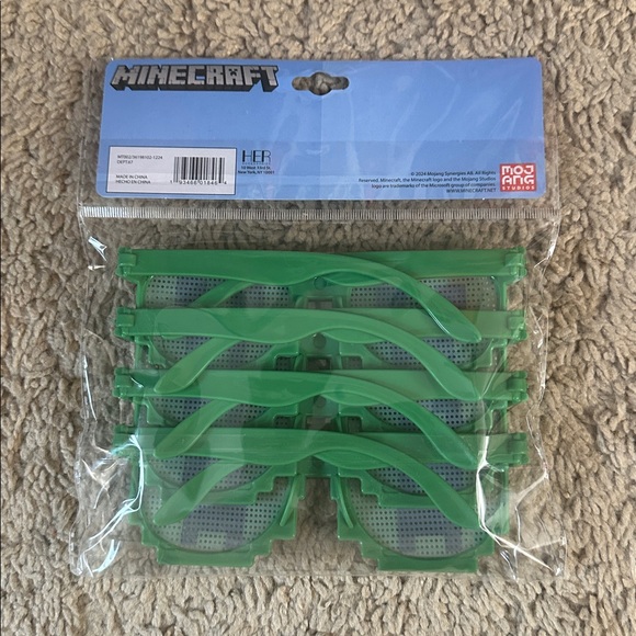 Minecraft Green Creeper Glasses 4-Pack - Picture 4 of 4